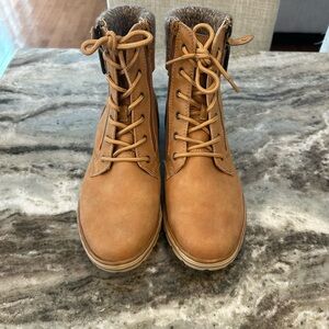 Cliffs by WHITE MOUNTAIN Women's Hearty Wide Lace Up Bootie